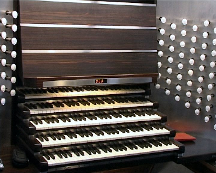 Leipzig_Nikolaikirche_Orgel_Spieltisch_m